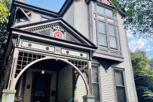 Historical Villa w/hot tub-1block from Rupp, Lexington