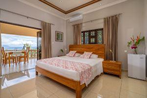 Calm Sorento Hotel, Glacis