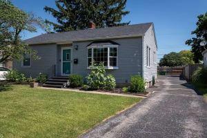 Spacious 3 bed & 2 full bath in Indy. Central location + outdoor amenities Apartments, Indianapolis