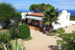 THE ANNEX. Tranquil bungalow/gîte in hills above with amazing views Cottage, Begur