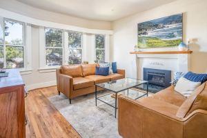 Golden Serenity - WiFi, Tranquil Retreat, Central Location Hotel, Carmel