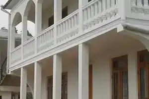White House Kiki, Gonio