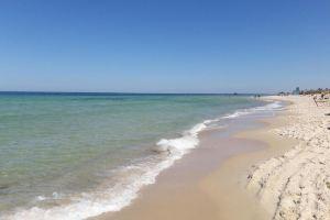 50 m to the beach , beach club, restaurants, shoots,shoots, market , police Hotel, Sousse