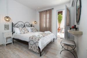 Relax Studios, Naxos Chora