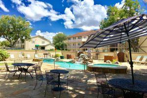 Poolside Oasis with Covered Porch - Gorgeous and Inviting Retreat Hotel, New Braunfels