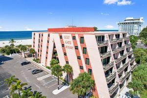 Beachfront Retreat - Heated Pool, Hot Tub, Private Access Hotel, St Pete Beach