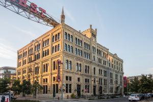 Frontdesk | Frederick Lofts Downtown Apartments, Milwaukee