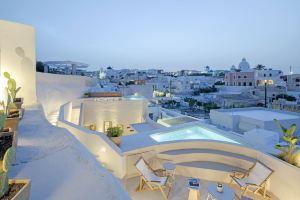 Utopia Suites Santorini, Karterados