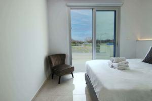 Phaedrus Living: Seaside Deluxe Flat Harbour 106 Apartments, Paphos