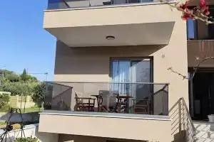 Casa Helone 2, Polykhrono