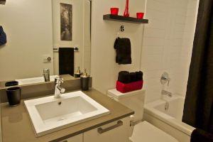 Urban Den Hotel, Victoria