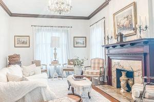 Gilmore Manor. Luxury Group Stay. Prime downtown location. 5 Min to Cedar Point. Hotel, Sandusky