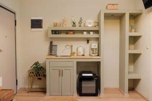The Athenian Nook - Cozy Studio in' Heart – Balcony & Pet-Friendly, Athens