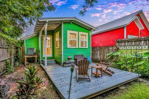 Adorable Cottage Near Downtown W/ Enclosed Yard & Spiral Staircase - Dogs OK, St. Augustine