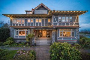 Dashwood Manor Seaside Bed & Breakfast Mini-hotel, Victoria