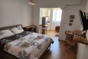 Andi's Place-Comfy Studio-City Center, Tirana