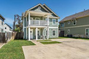 Aggieland 5 bedroom house steps from TAMU campus and Kyle Field., College Station