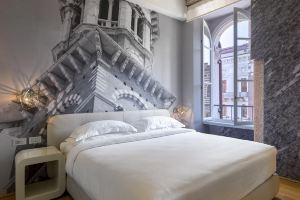 Lords of Luxury Apartments, Verona