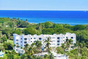 Modern 2BR/2BA with Balcony- Directly Across from the Beach Apartments, Boca Raton
