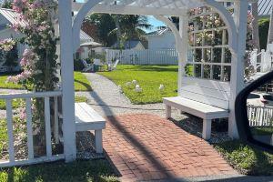 Romantic Cottage -2 Blocks to the Beach, 5th Street and 3rd Ave. S - Cottage B, Naples