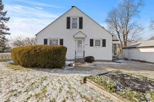 Charming Home in Speedway. King Beds. Pet Friendly! Apartments, Indianapolis