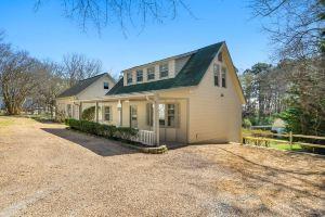 Stylishly Modern - Private Deck, Smart TVs, Strong Wi-Fi Hotel, Norcross