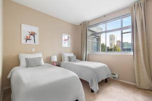 Bellevue Modern 2Bd 2BA Apartment, Bellevue