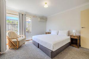 Morning Light Beach House - by the BnB Collection, Albany