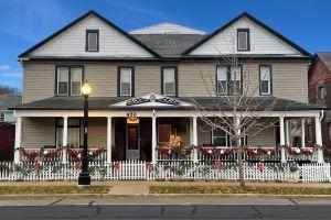 Experience the Heart of Downtown feel right at home 3-bdrm with patio Apartments, Fort Wayne