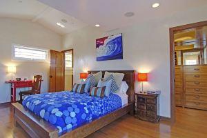 Relax in your Private Retreat - Hot Tub, One Block from Beach & Town! Lic0085 Hotel, Pacific Grove