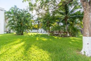 Spacious 5-bedroom house in beautiful Cancún with private pool, cenote, WiFi, AC, Cancun