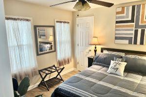 A Cozy, Homely, Fun Retreat minutes from downtown Apartments, Rochester