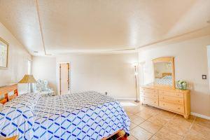Sunny, functional, Central NW --Super Clean Hotel, Albuquerque