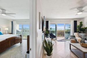 2BD/2BA Oceanfront, POOL & ALL Downtown! Hotel, Cocoa Beach
