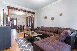 Vintage Uki Village Charmer, Quiet & Cozy 2 Bdr, Chicago