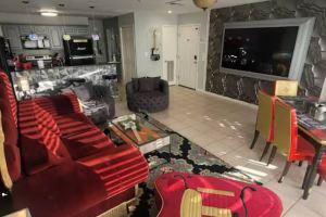 Rock-n-roll themed condo on the Guadalupe River located downtown Apartments, New Braunfels