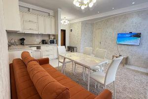 Chic Central Flat in's Golden Square Apartments, Bishkek