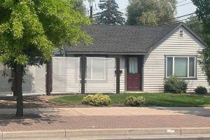 Cute Bungalow w/ garage Downtown - 4 guests, Redmond