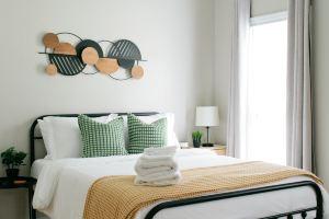 Charming Cottage Retreat - Cozy and Convenient Getaway, Montgomery