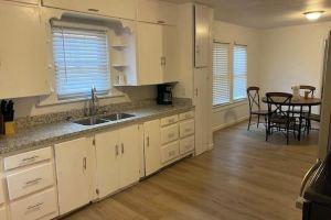 Clean & Cozy 3 BR/1 BA Walkable to Texas Tech Apartments, Lubbock