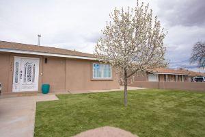 Casa Cerrillos+Hot Tub+Pet Friendly+No Pet Fee!, Albuquerque