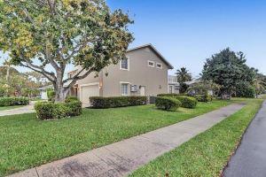 Incredible 7BR w/ Game Room Heated Pool & Jacuzzi!, Boca Raton