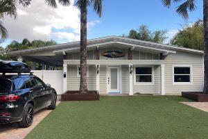 Charming 3-bedroom pool house in Lake Park with AC and WiFi, Naples