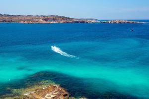 Islet Promenade Seafront Penthouse With Private Hot Tub, Qawra
