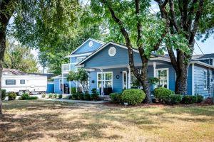 Mega House: 7 bed 3 bath! King & Queen beds!, Irving