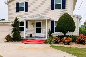 Riverfront Retreat - Pool & Hot Tub - Mins from Beach, Speedway, & Ocean Center! Hotel, Ormond Beach
