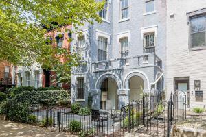 Steps to Attractions with High-Speed Wi-Fi - Inviting Retreat Hotel, Washington