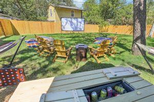 7Min to Texas A&M Cozy 7 Beds, w/ Billiards & Firepit Oasis Hotel, College Station
