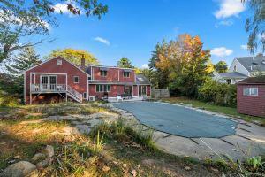 Rockport Pool House w/ Yard+Grill l 4BR/3BA l Park and Walk to Bearskin Neck!, Rockport