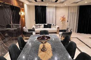 Luxury Renovated 2 bedroom Apt in popular Mohandeseen area with WiFi, AC, Cairo